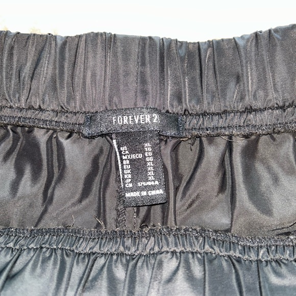 Forever 21 black Parachute Pants - Picture 3 of 3